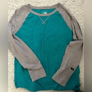 The North Face Women’s XL Long Sleeve Tee